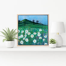 Load image into Gallery viewer, Maungakiekie with daisies